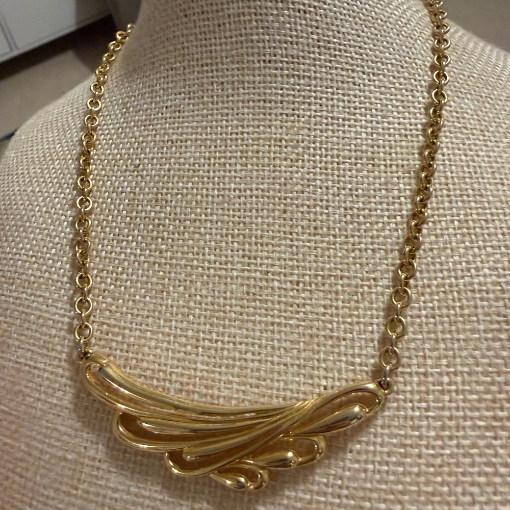 Monet‎ Gold Swirl Necklace